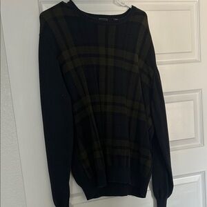 Arrow Men's Black and Olive Plaid Crewneck Sweater